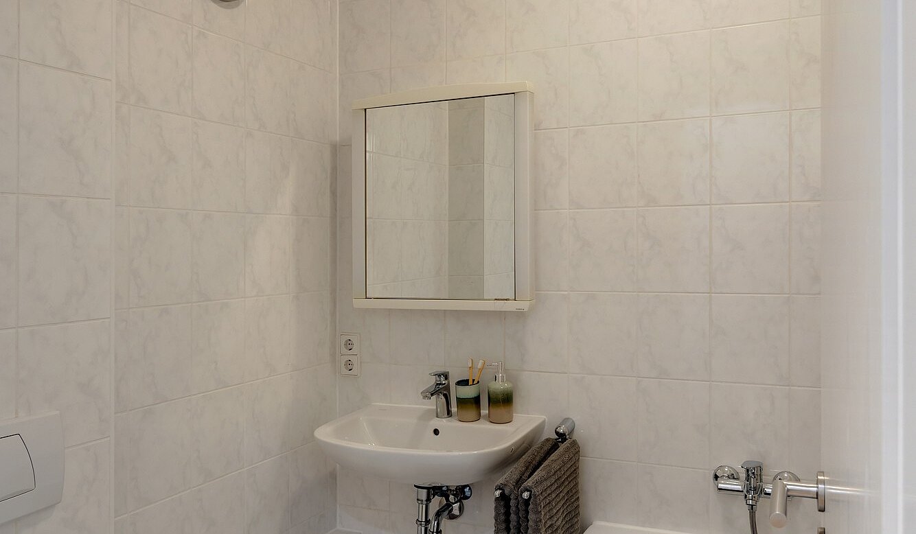 Appartamento a 1 camera | München-Maxvorstadt | 2206ML5 | Edles, weiß gefliestes Bad...