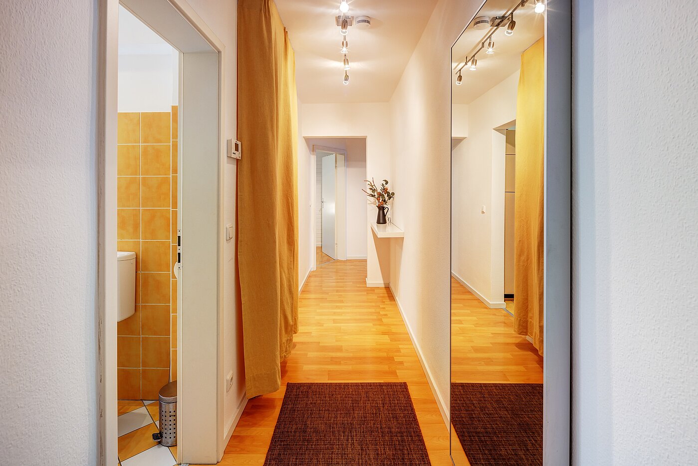 Appartamento a 2.5 camere | München-Isarvorstadt | 70121 | Flur vom Eingang kommend