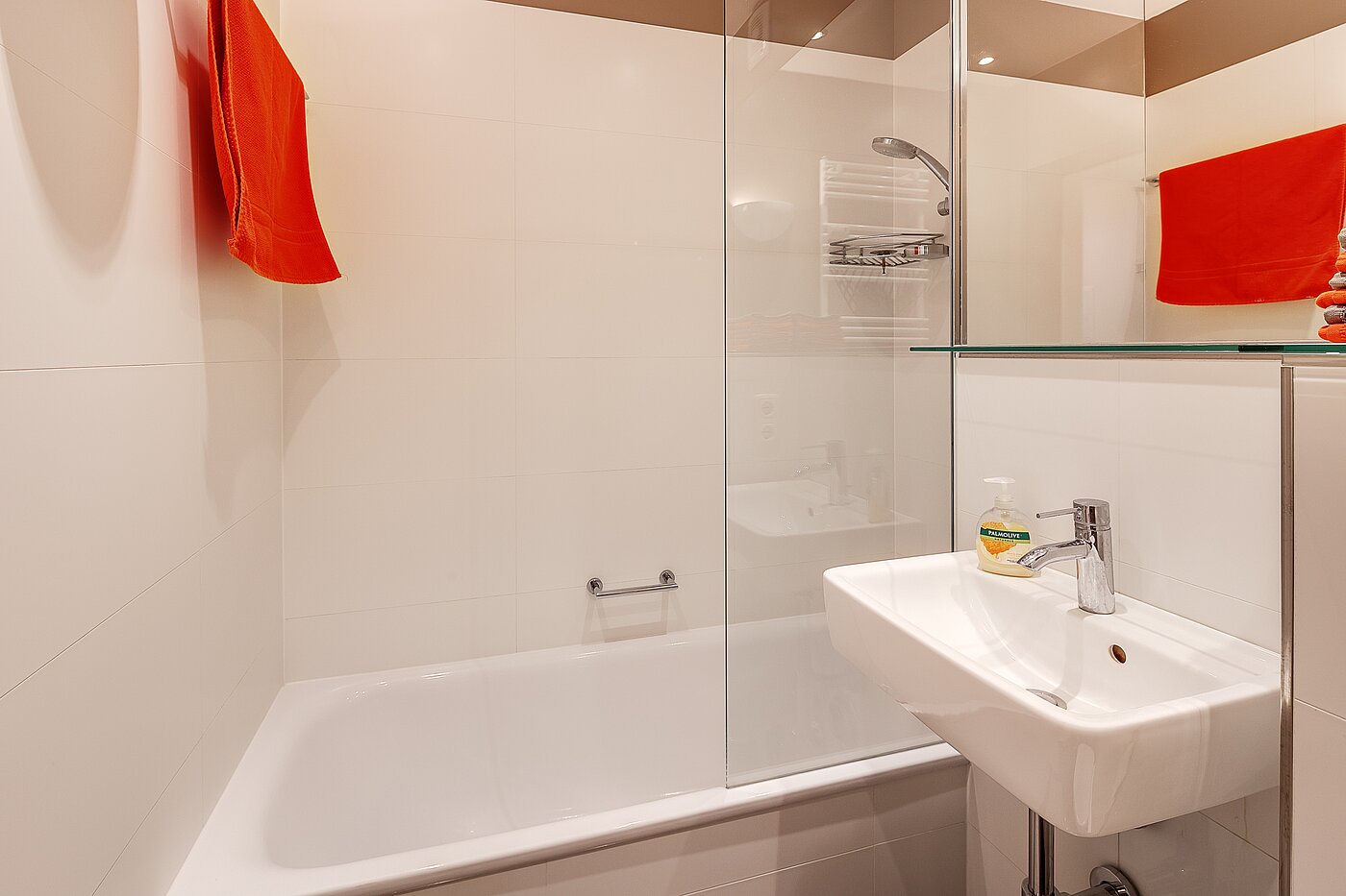 Appartamento a 1.5 camere | München-Schwanthalerhöhe | 2211ML8 | Wanne mit Glasabtrennung