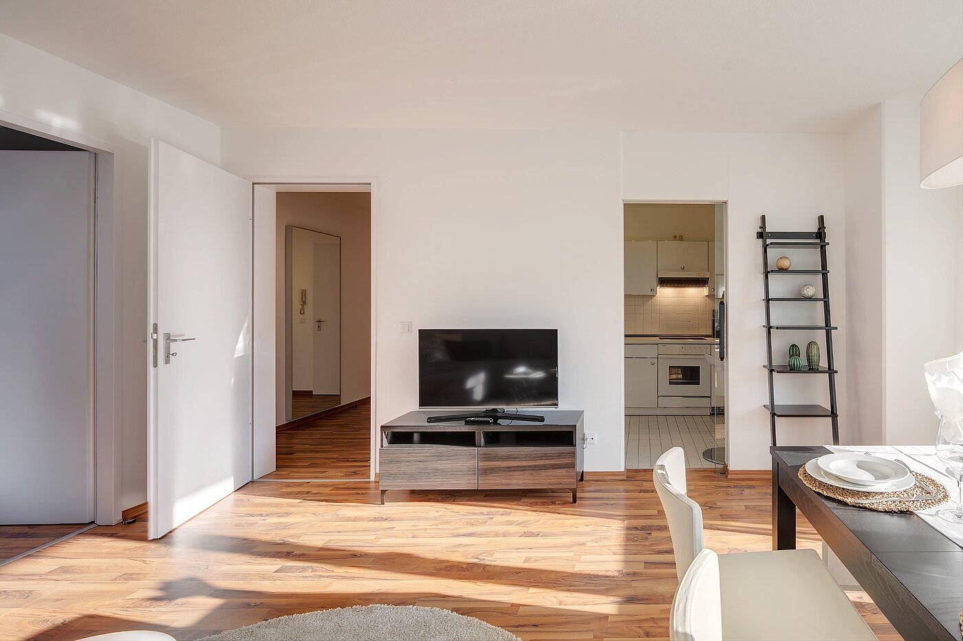 Appartamento a 2 camere | München-Oberföhring | 2007ML8 | Blick zur Küche