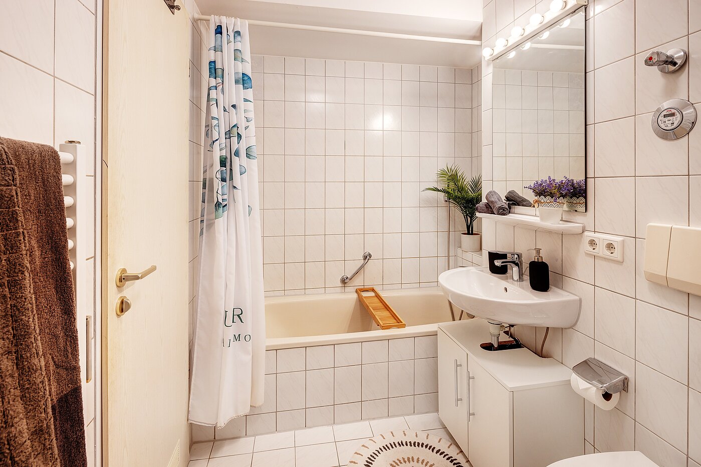 Appartamento a 2 camere | München-Obersendling | 70039 | Weißgefliestes Wannenbad...