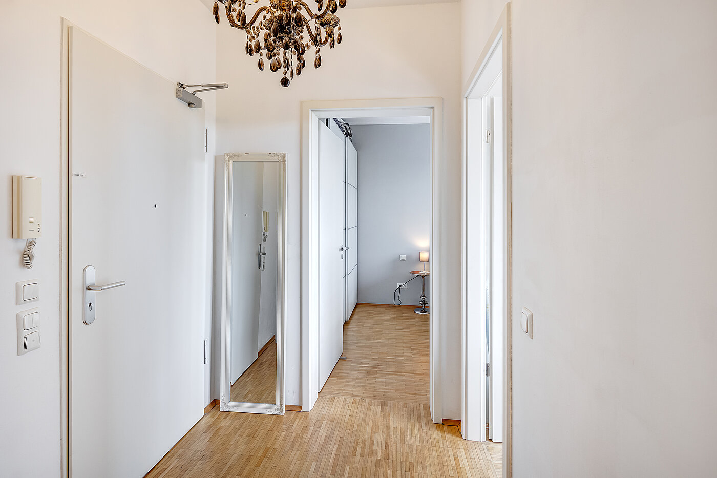 Appartamento a 2 camere | München-Schwabing | 70153 | Eingangsbereich mit Blick Richtung Schlafzimmer