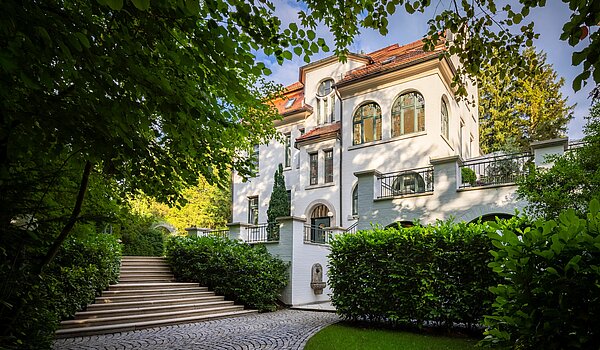 Villa a 9 camere | Reutlingen | 70231 | Hauptaufgang zur Villa