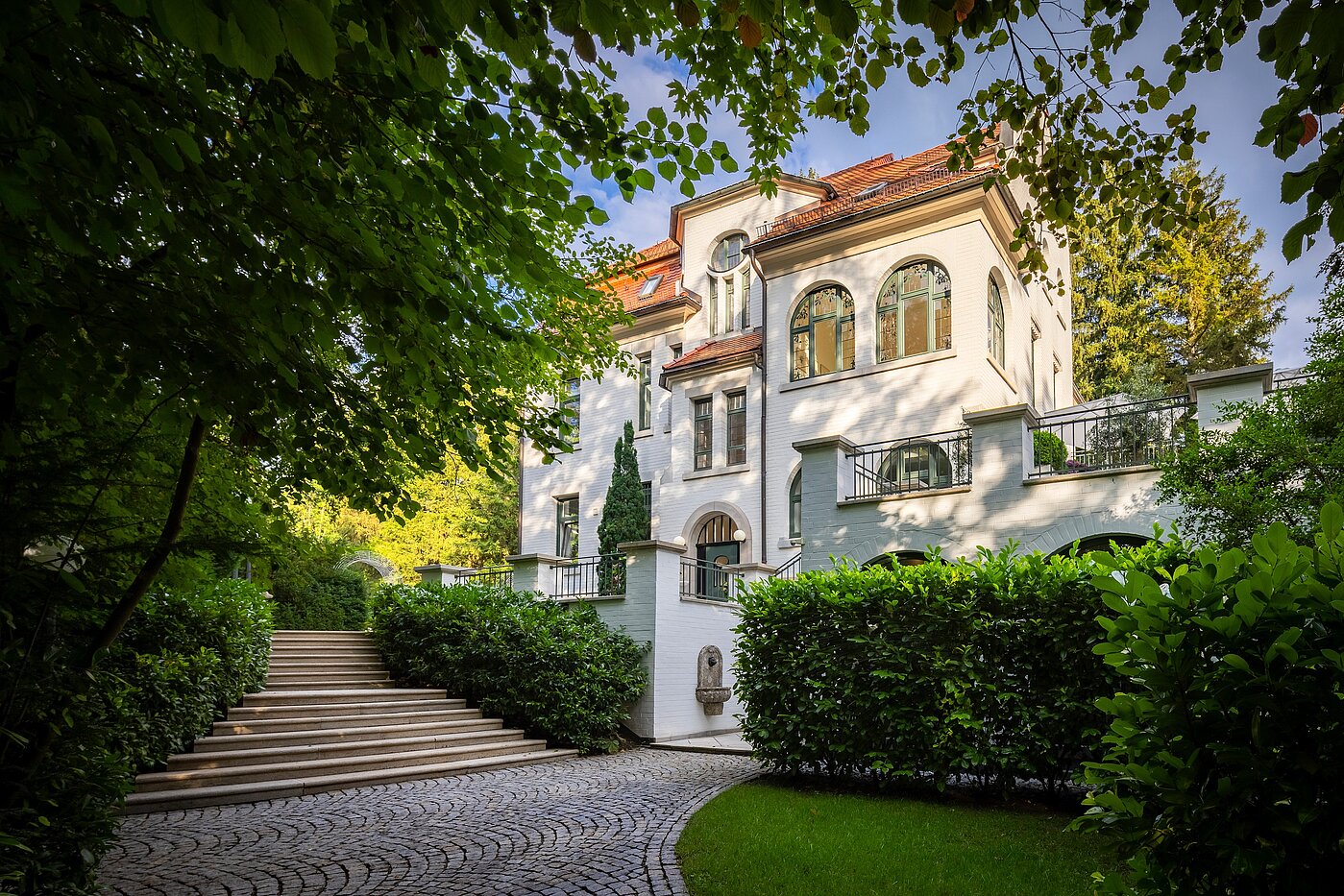 Villa a 9 camere | Reutlingen | 70231 | Hauptaufgang zur Villa