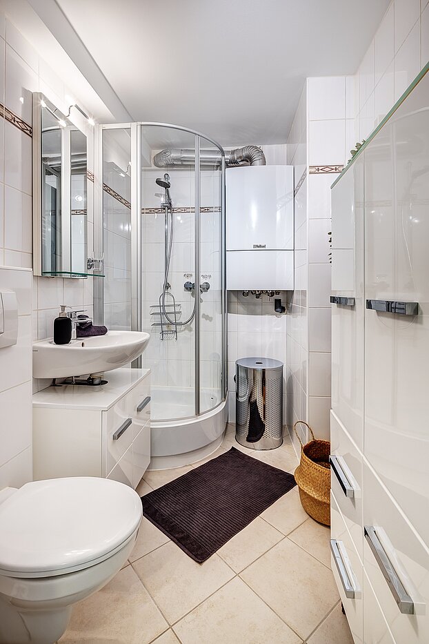 Appartamento mansardato a 2 camere | München-Au | 2209ML3 | Hell gefliestes Bad mit Dusche