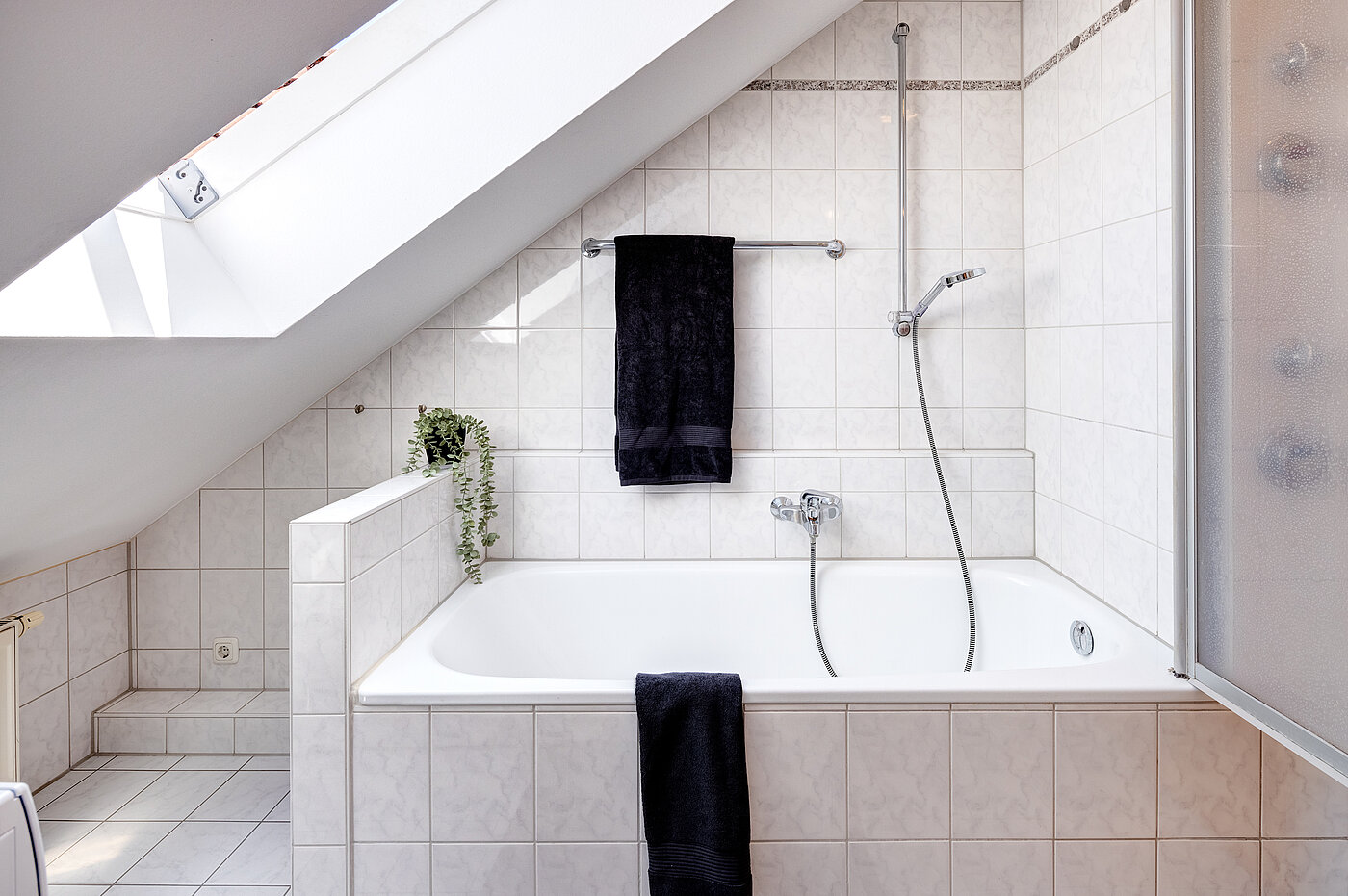 Appartamento a 2 camere | Unterschleißheim | 70138 | ...Fenster und Badewanne