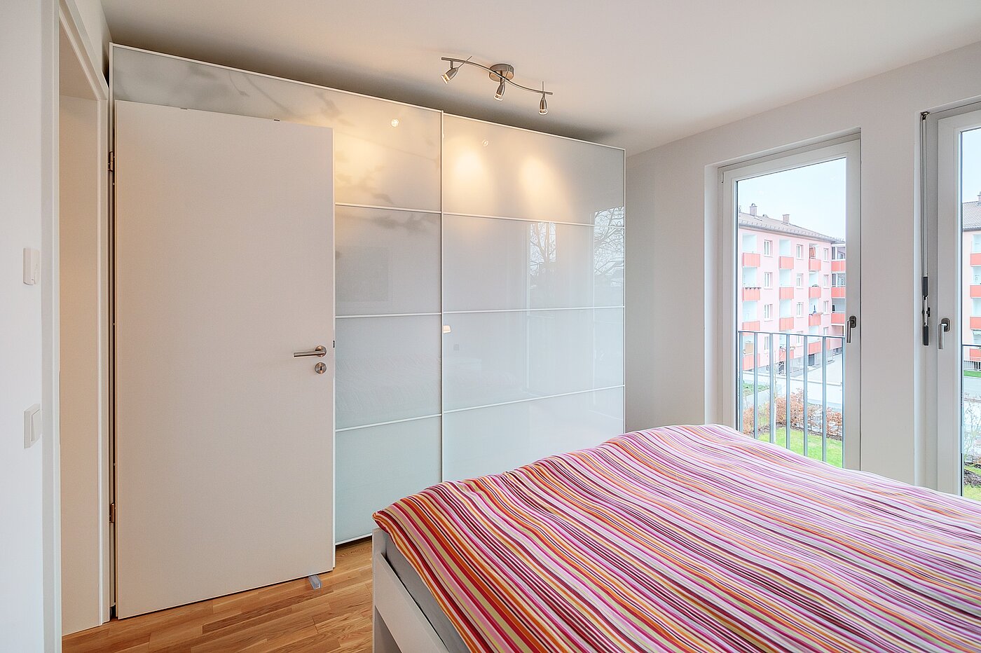 Appartamento a 3 camere | München-Moosach | 70164 | ...mit großen Fensterfronten