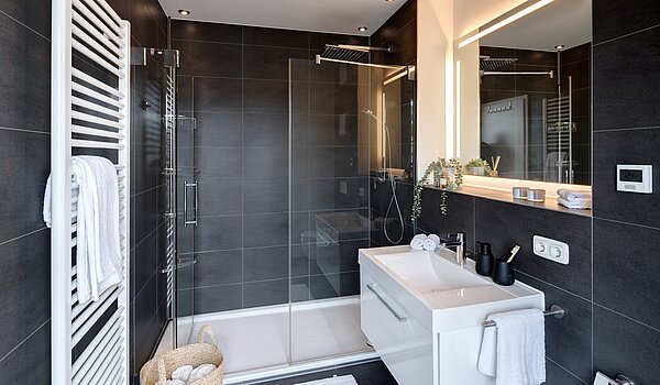 Penthouse a 3.5 camere | München-Oberföhring | 70237 | En Suite Duschbad...