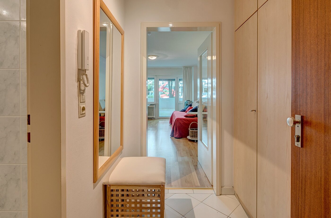 Piano rialzato a 1 camera | München-Neuhausen | 1911ML10 | Geräumige Diele