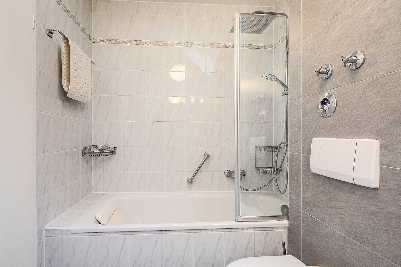 Appartamento a 2 camere | Unterhaching | 2004ML7 | geschmackvolles Bad