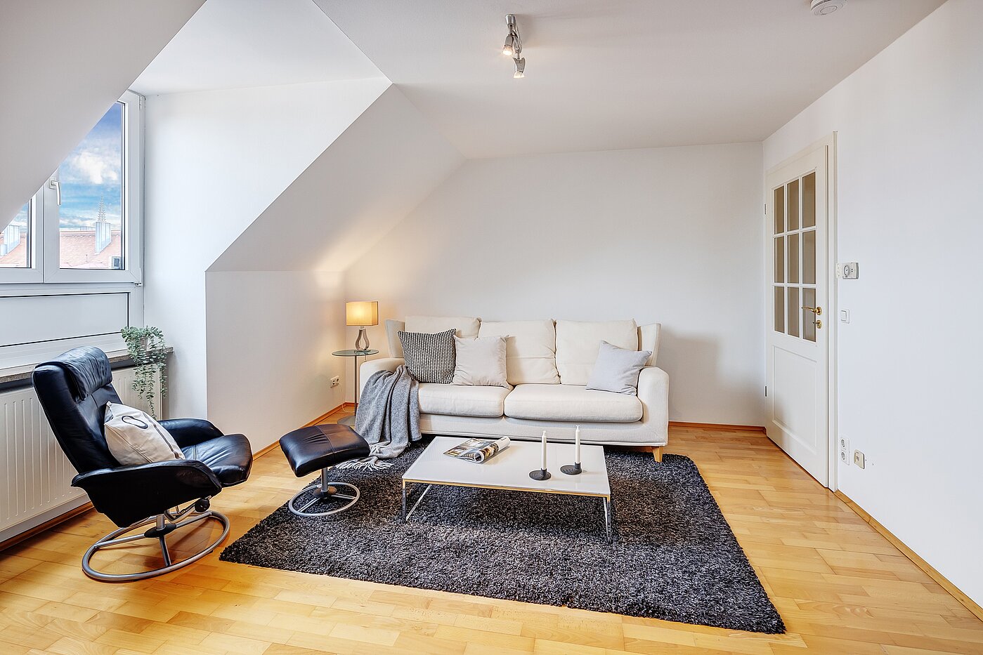 Appartamento mansardato a 2 camere | München-Au | 2209ML3 | Gemütliches Wohnzimmer...