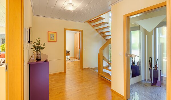 Casa indipendente a 5 camere | Icking | 70438 | Foyer mit Treppe