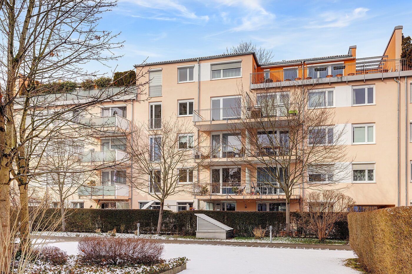 Appartamento a 2 camere | München-Bogenhausen | 70396 | Außenansicht vom Innenhof