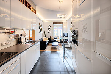 Haidhausen: edificio storico sottoposto a tutela dei beni culturali incontra la modernità – elegante bilocale – disponibile