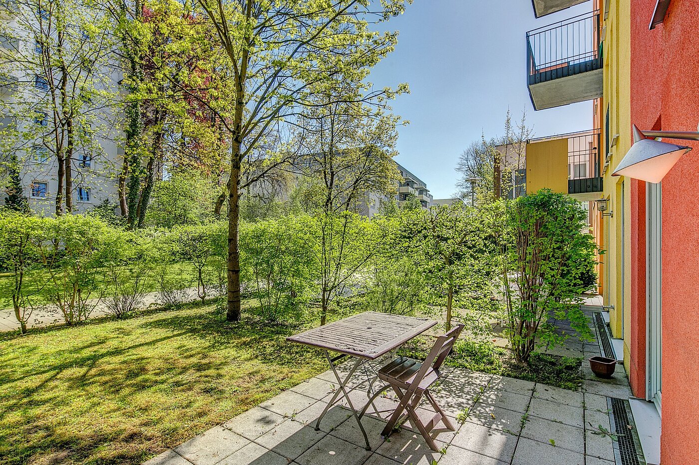 Appartamento al piano terra a 1.5 camere | München-Ramersdorf | 2004ML6 | Ost-Terrasse mit Garten