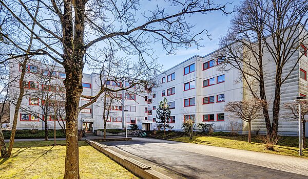 Appartamento a 2.5 camere | München-Hadern | 70393 | Außenansicht Richtung Eingang