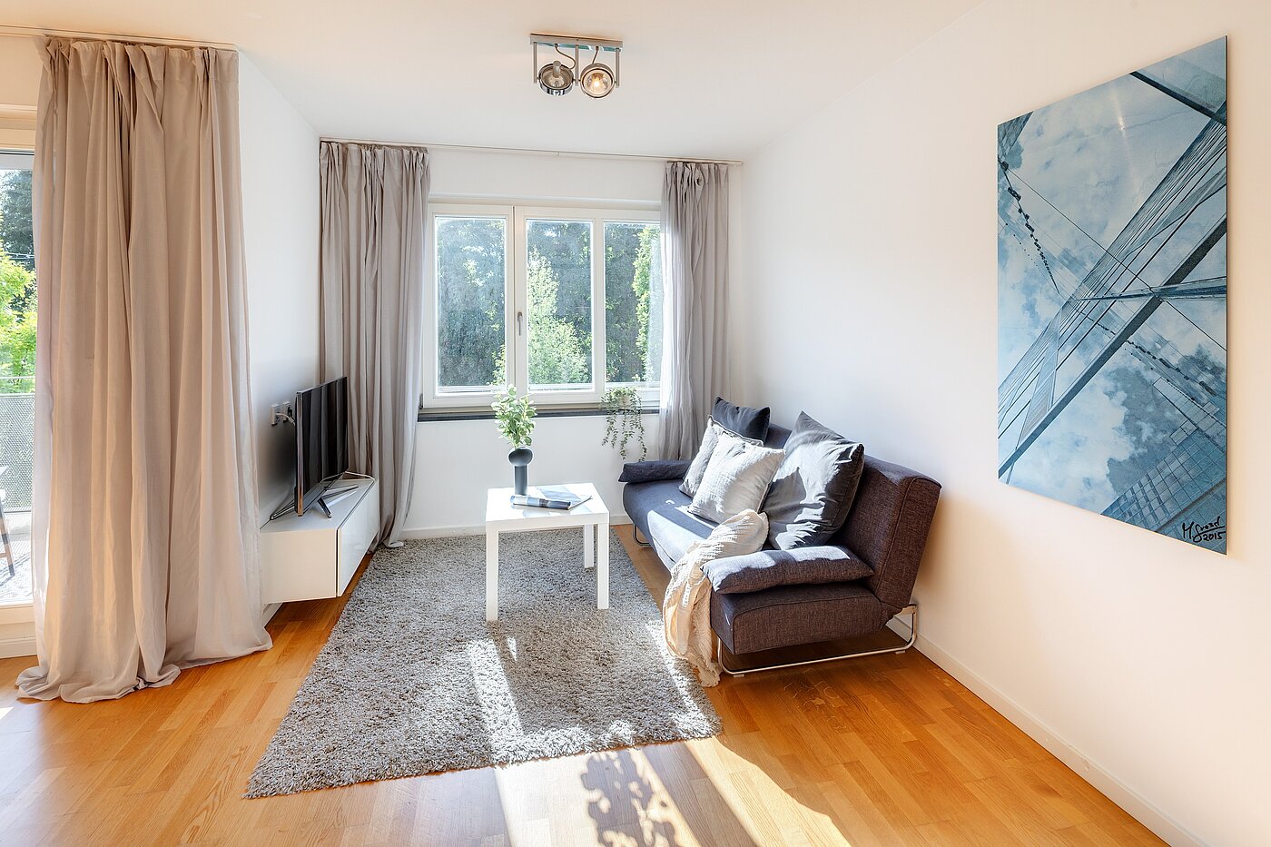 Appartamento a 2 camere | München-Schwabing | 70278 | Couch und Fernseher