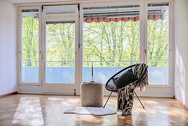 Bogenhausen: appartamento di 3,5 locali adatto agli anziani, in un contesto verde e centrale (disponibile)