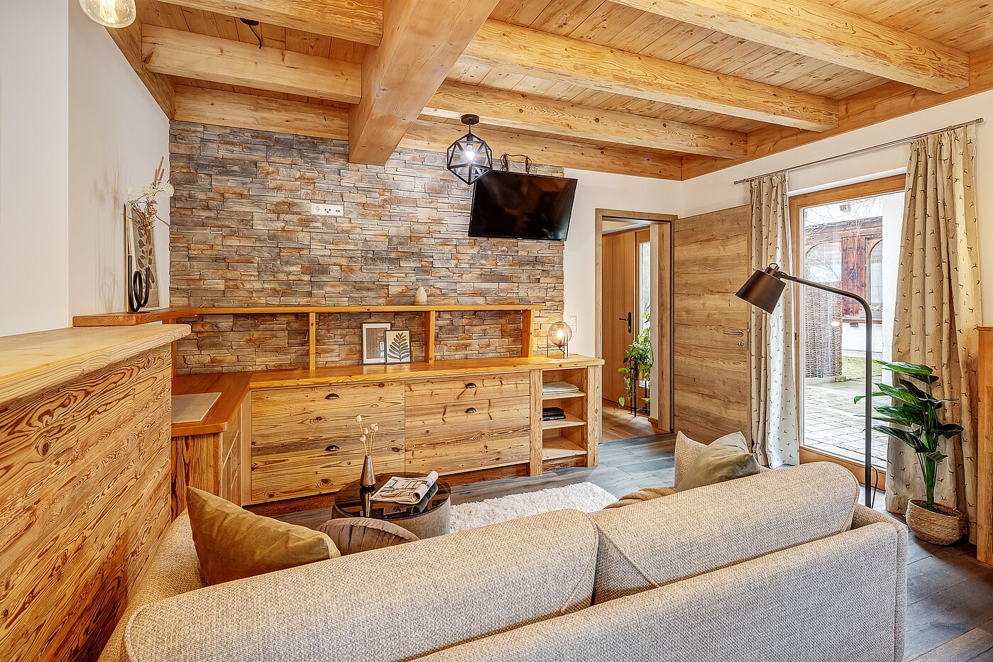 Appartamento a 6 camere | 70095 | ...mit gemütlichem Sofa...