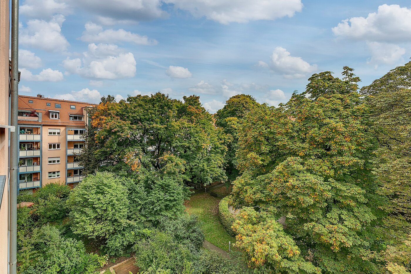 Appartamento a 2.5 camere | München-Au | 2001ML9 | Der Innenhof im Sommer