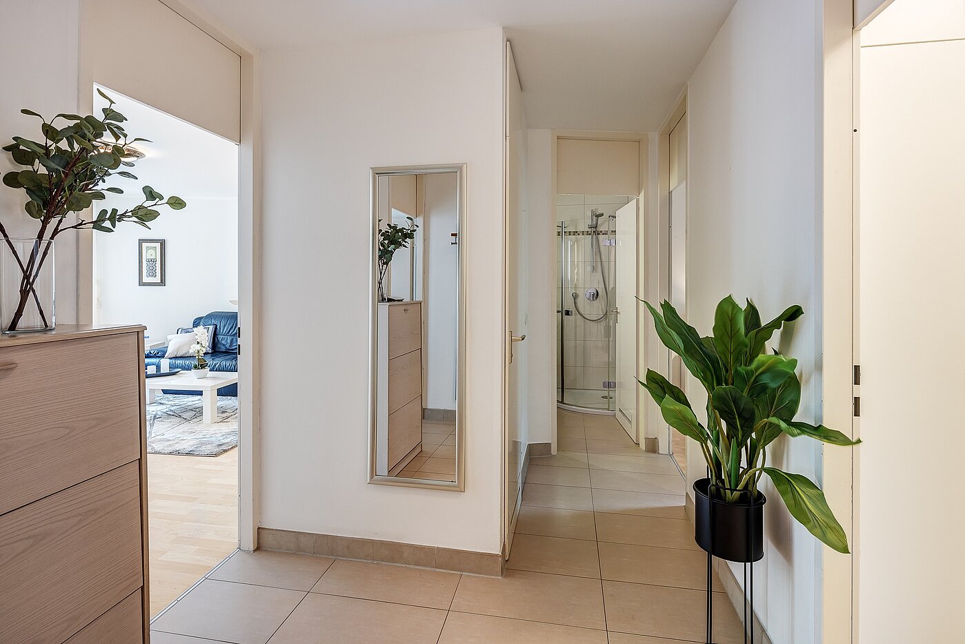 Appartamento a 2.5 camere | München-Nymphenburg | 2204ML61 | ...mit Blickrichtung WC, Bad und Schlafzimmer