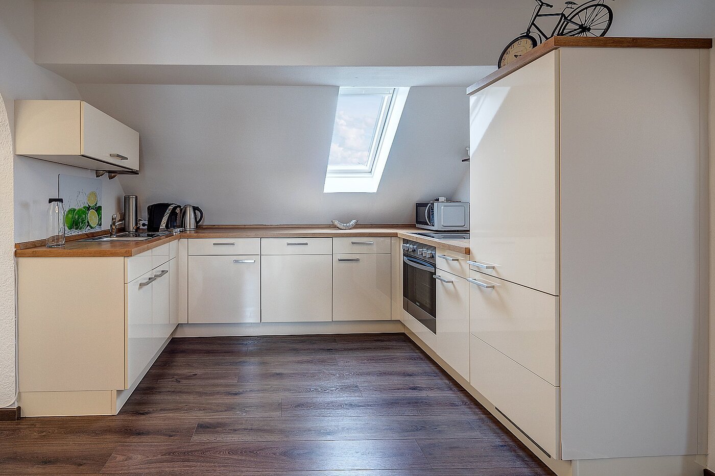 Appartamento mansardato a 3 camere | München-Hasenbergl | 1803ML5 | Schöne Einbauküche