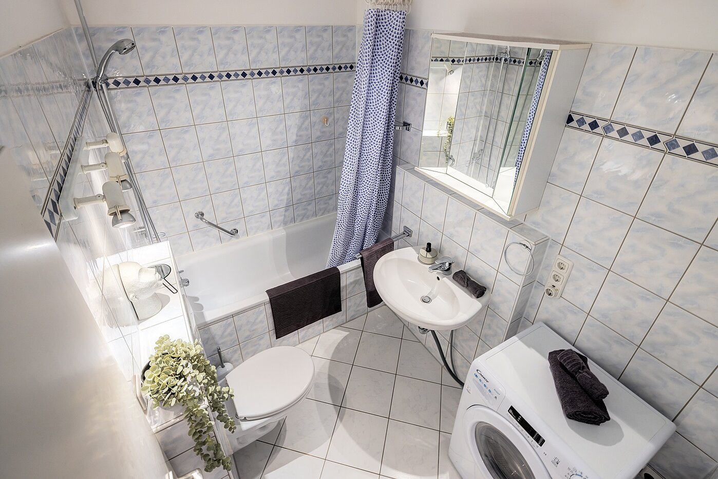 Appartamento a 3 camere | München-Bogenhausen | 70261 | Badezimmer mit Wanne