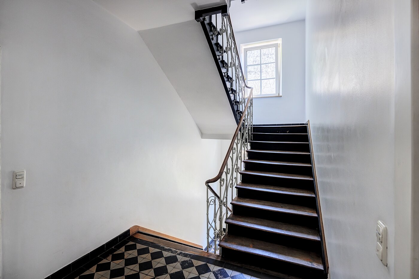 Appartamento a 1.5 camere | München-Neuhausen | 70473 | Stilvolles Treppenhaus