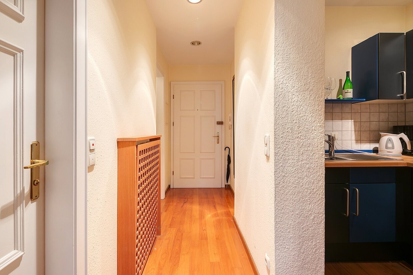 Appartamento a 1 camera | München-Ludwigsvorstadt | 2108ML5 | Flur mit Blick zur Eingangstür