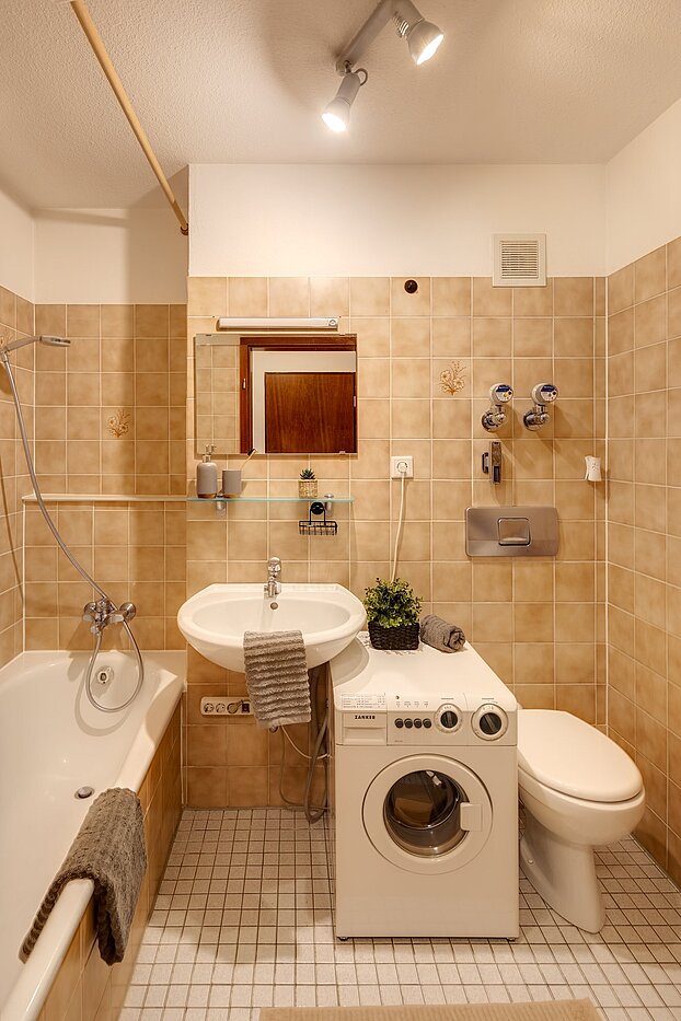 Appartamento a 2 camere | München-Neuhausen | 2012ML5 | Bad mit Duschwanne und WM