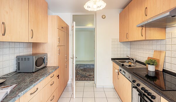 Appartamento a 3 camere | München-Bogenhausen | 70261 | Praktische Durchgangsküche...