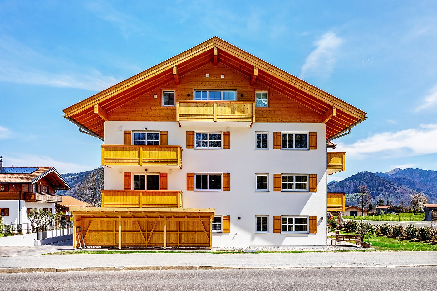 Appartamento al piano terra a 2 camere | Bad Wiessee | 700942 | Südansicht des Mehrfamilienhauses