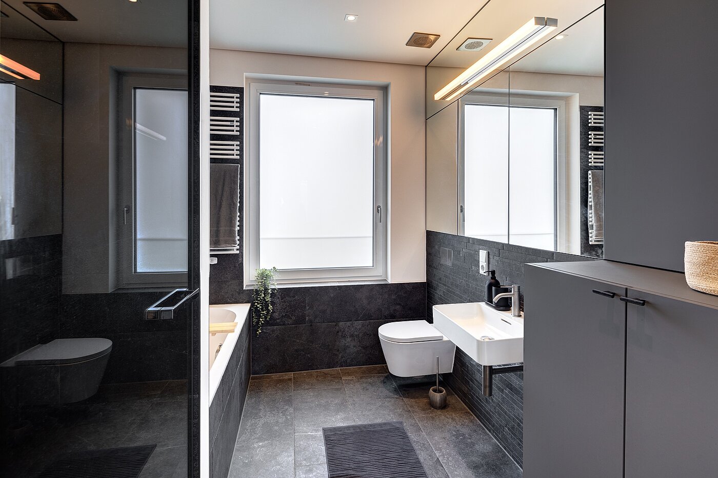 Appartamento a 2 camere | 70134 | Bad mit Dusche...