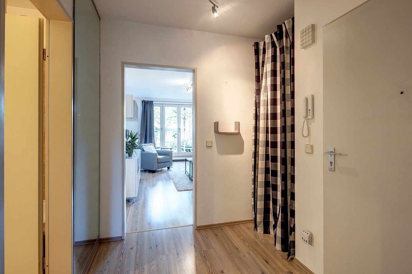 Appartamento a 2 camere | München-Nymphenburg | 2107ML3 | Flur mit Abstellraum