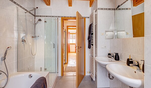 Appartamento Maisonette a 3.5 camere | München-Trudering | 703911 | ...mit Wanne und Dusche
