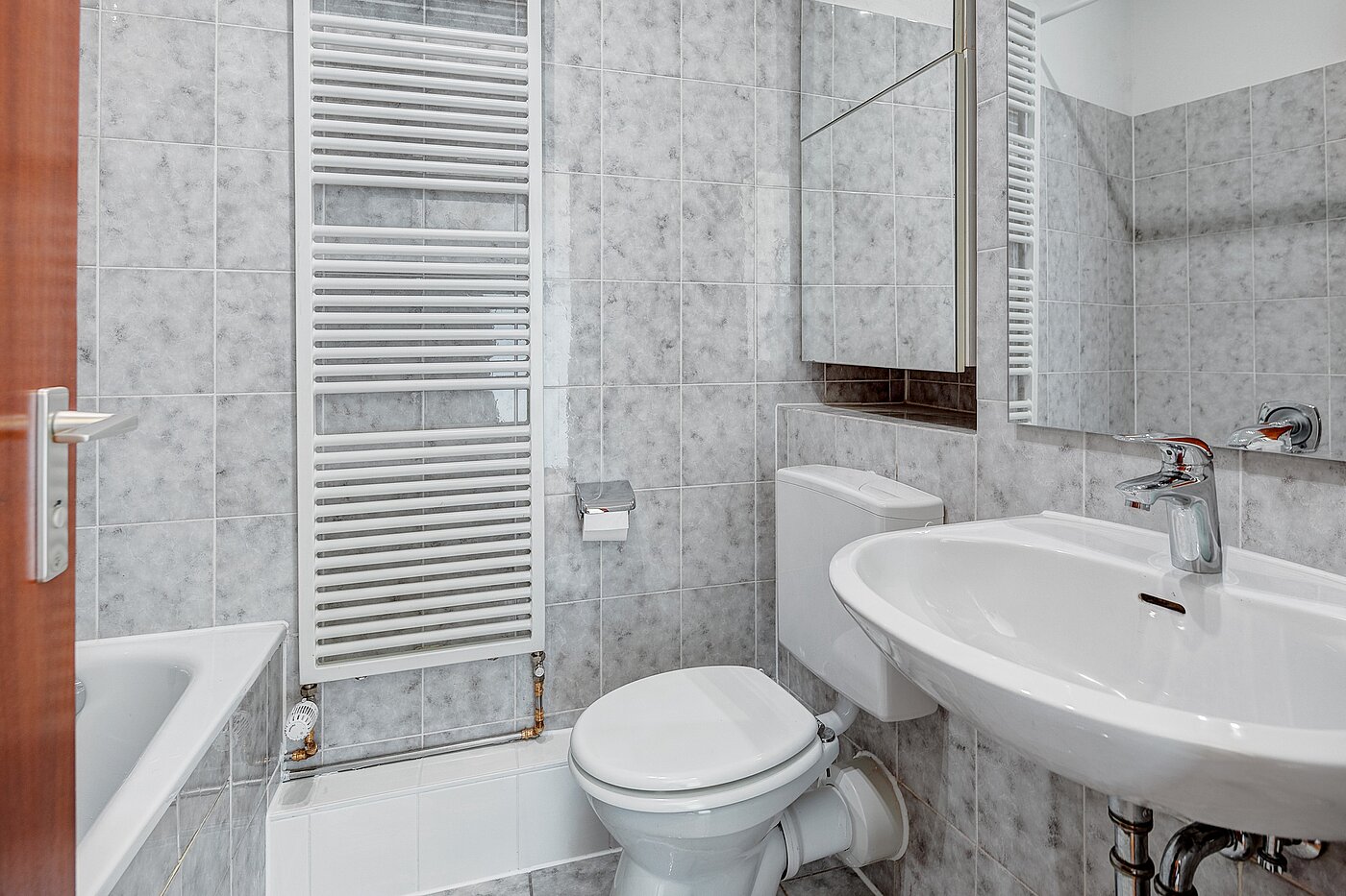 Appartamento a 1 camera | München-Perlach | 2204ML8 | Bad mit Handtuchheizkörper...