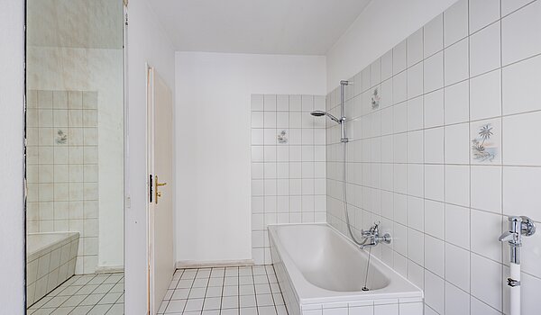 Appartamento al piano terra a 2.5 camere | München-Schwabing | 70441 | Bad mit Badewanne