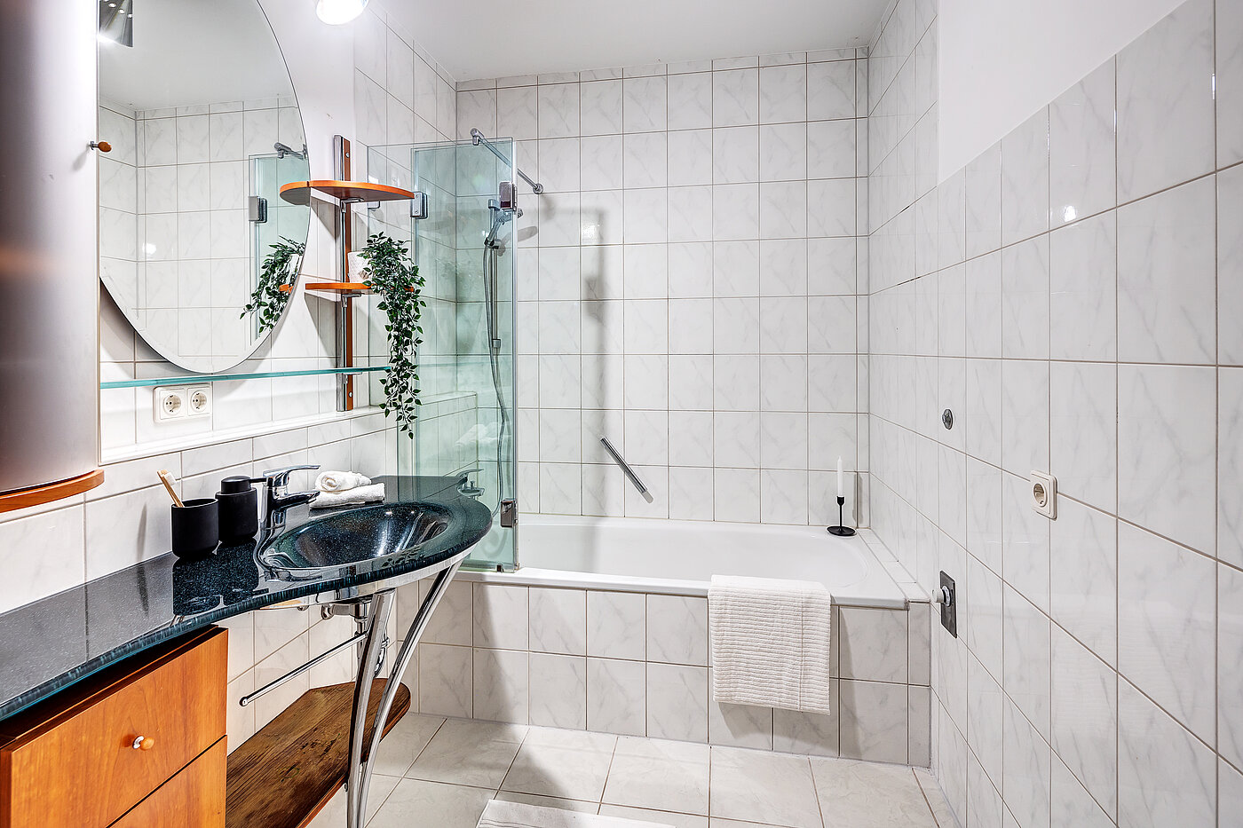 Appartamento al piano terra a 2.5 camere | 70018 | ...Badewanne