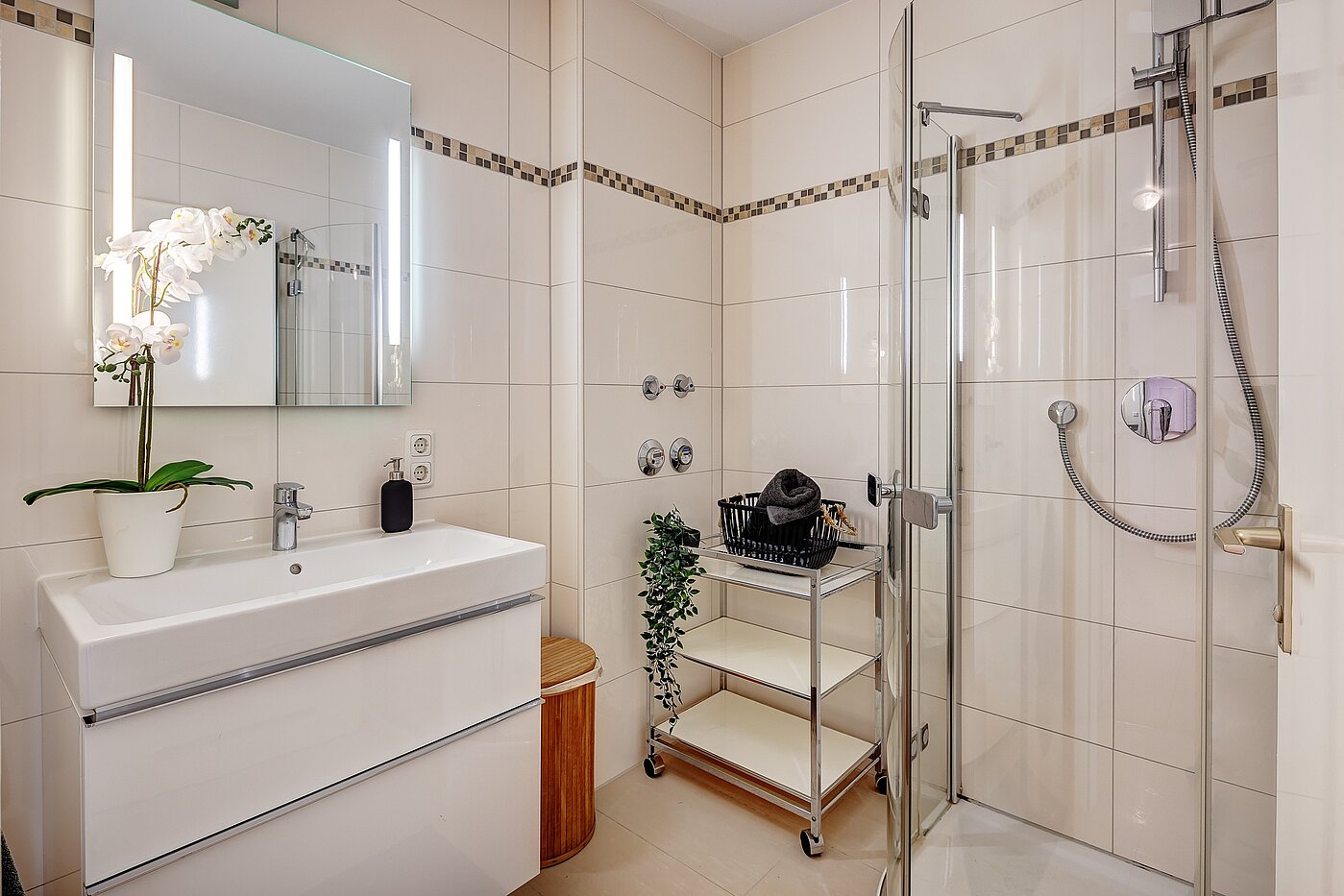 Appartamento a 2.5 camere | München-Nymphenburg | 2204ML61 | Hell gefliestes Bad...