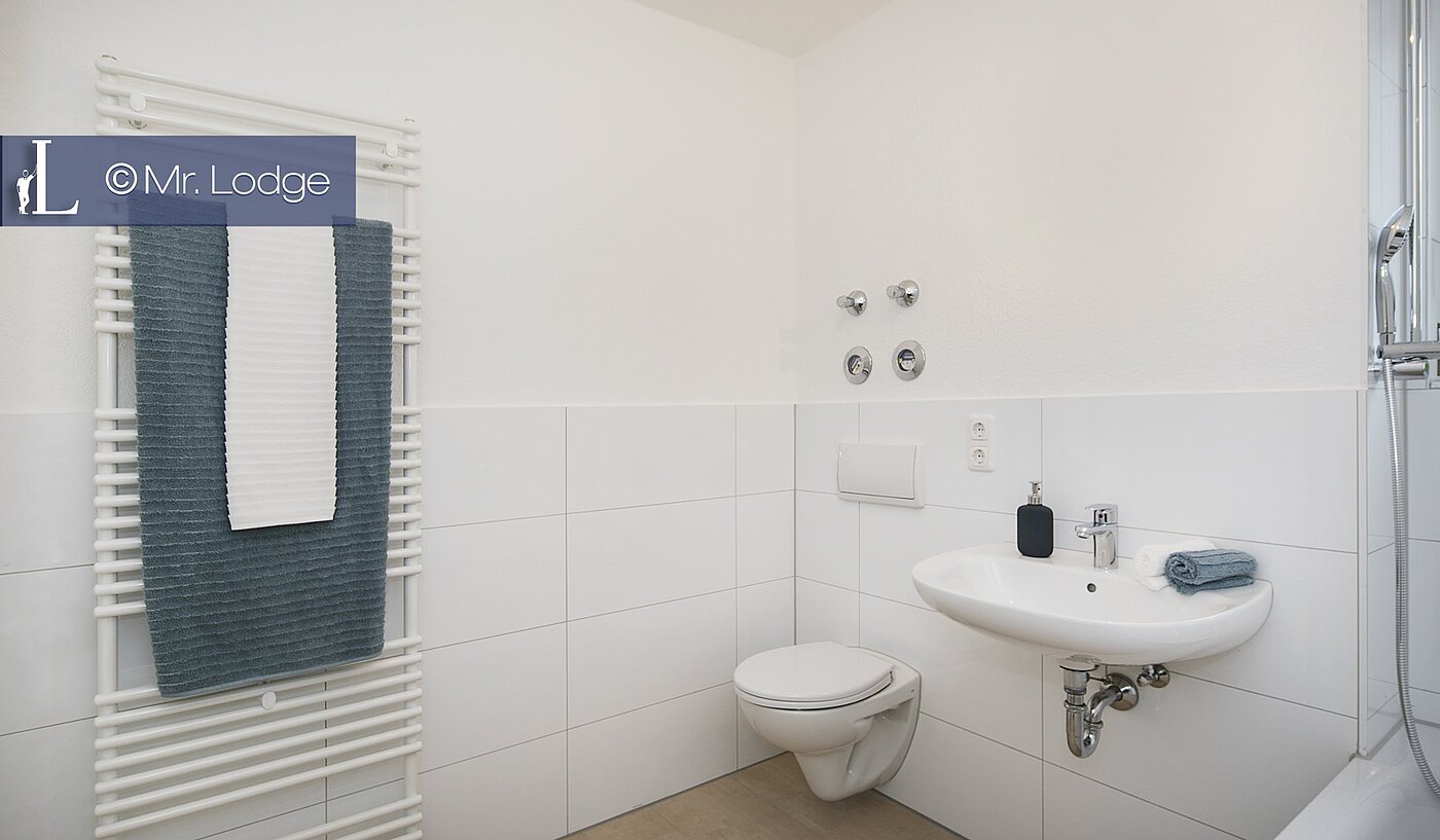 Casa bifamiliare a 5 camere | 1702ML1 | Modernes Bad