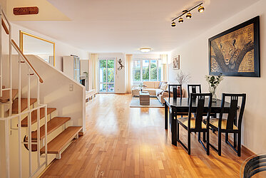 Waldperlach: elegante maisonette su tre livelli con giardino soleggiato esposto a sud-ovest - libero