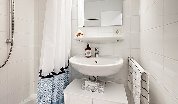 Appartamento a 1 camera | München-Schwabing | 70475 | Weiß gefliestes Bad...