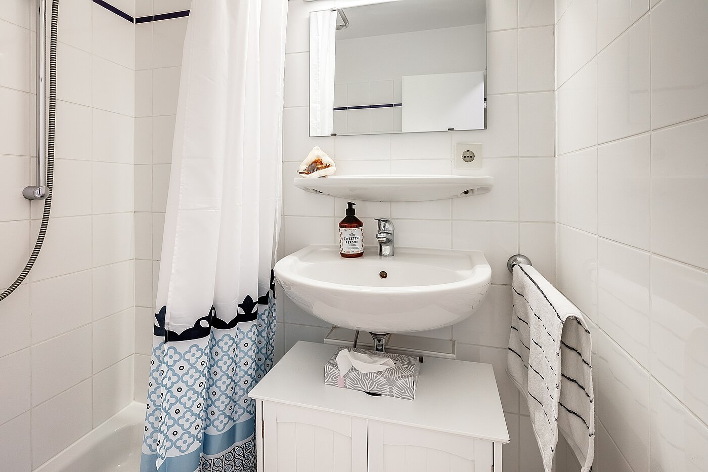 Appartamento a 1 camera | München-Schwabing | 70475 | Weiß gefliestes Bad...