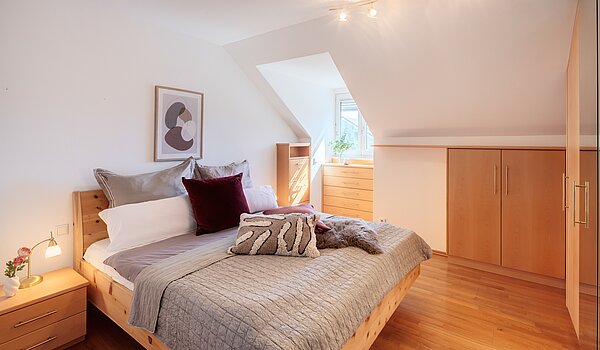 Appartamento mansardato a 3 camere | 70501 | Schlafzimmer mit...