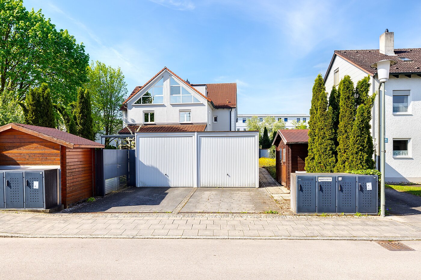 Casa bifamiliare a 6.5 camere | Unterschleißheim | 70122 | Ansicht von der Straße
