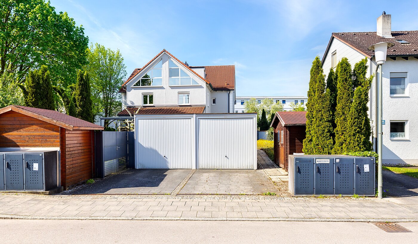 Casa bifamiliare a 6.5 camere | Unterschleißheim | 70122 | Ansicht von der Straße