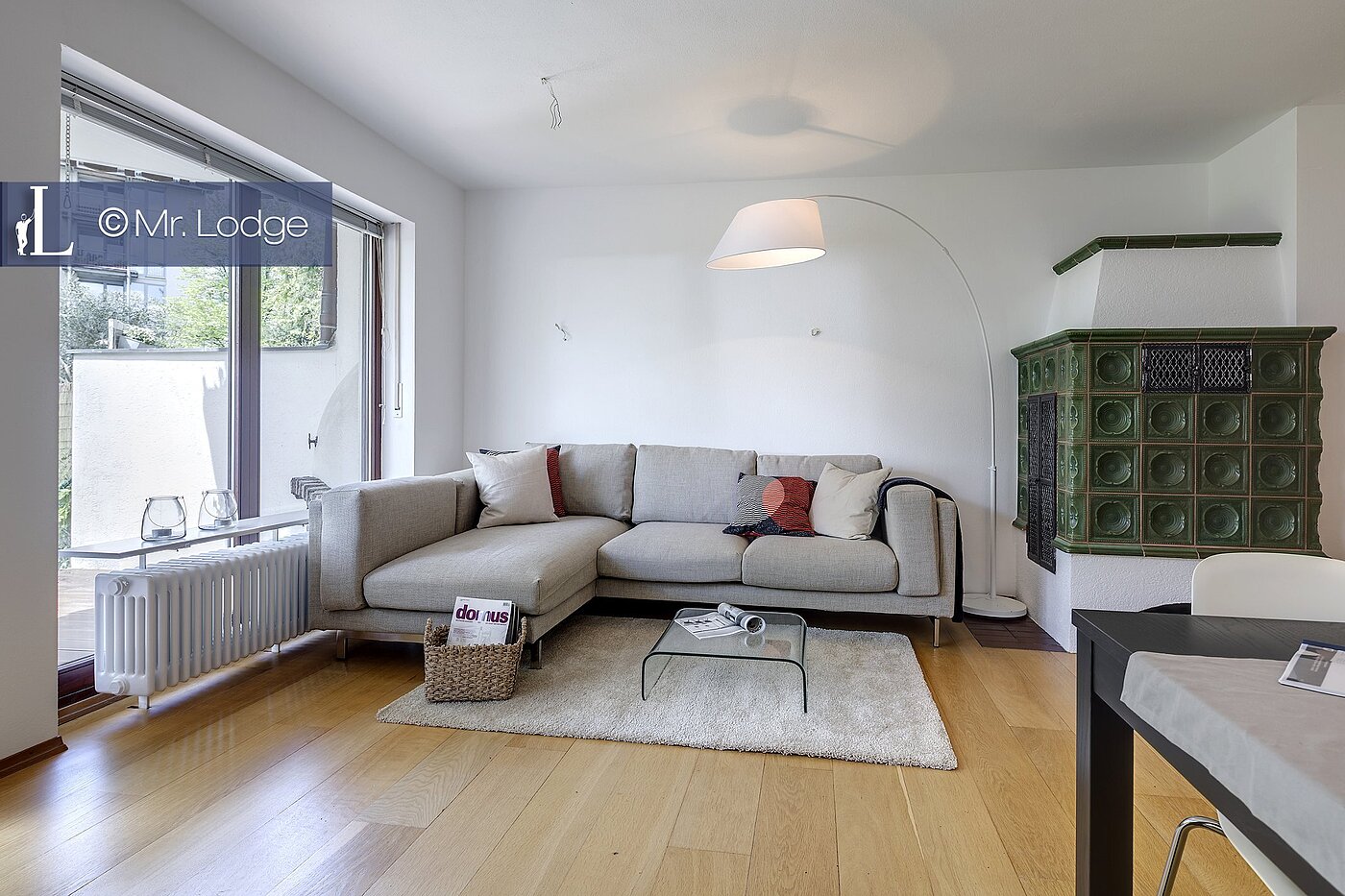 Appartamento al piano terra a 2 camere | München-Harlaching | 1704ML6 | Wohnzimmer mit Kachelofen