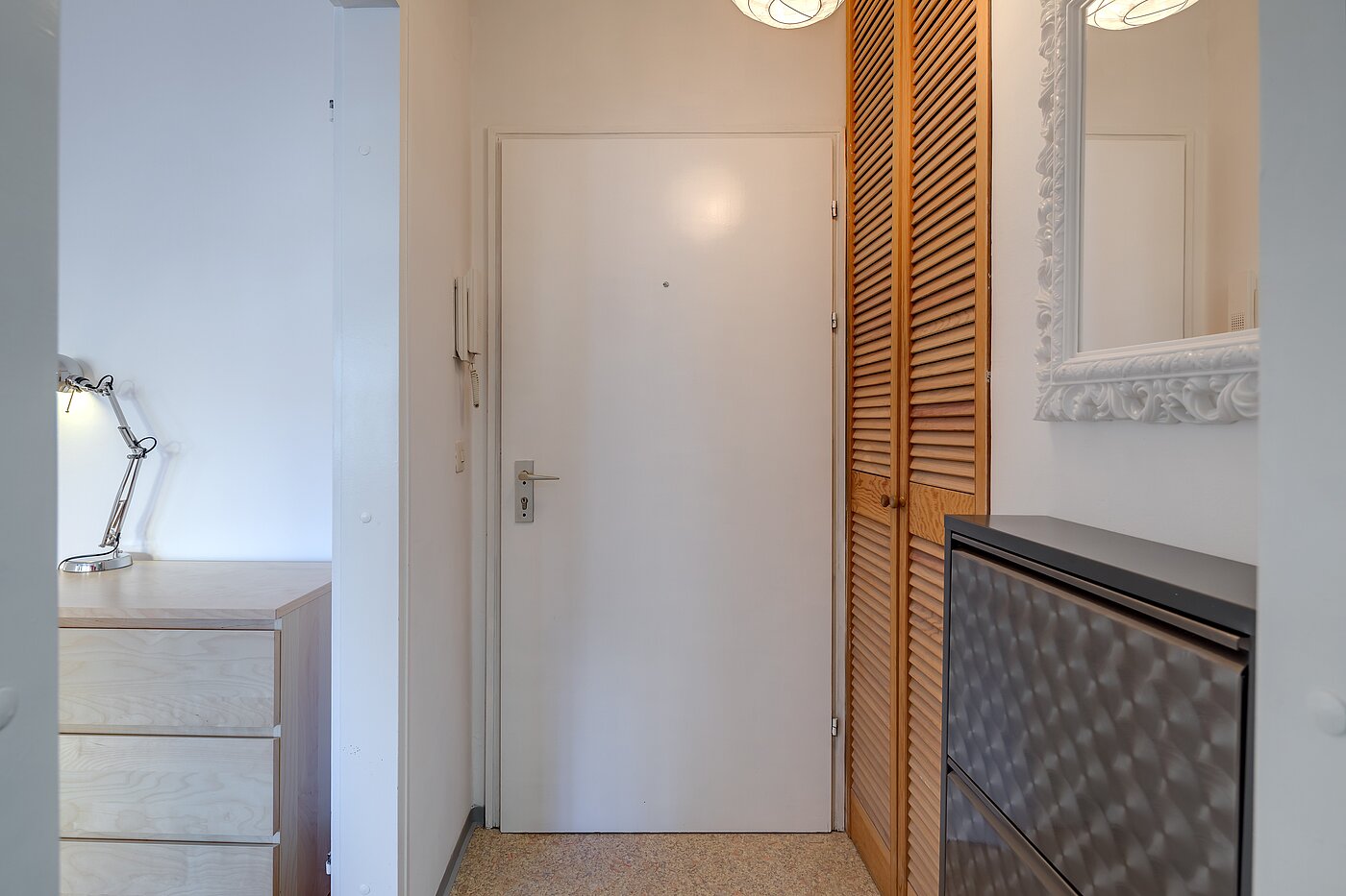 Appartamento a 1 camera | München-Neuhausen | 2301ML8 | Flur mit Garderobenschrank