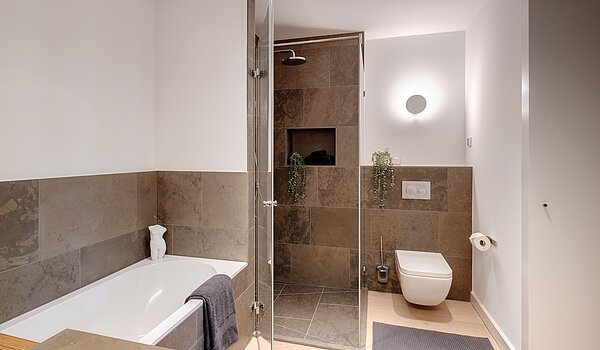 Appartamento a 3 camere | 70046 | ...und En Suite Bad...