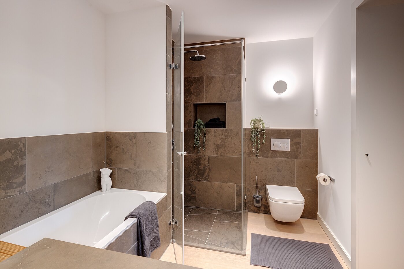 Appartamento a 3 camere | 70046 | ...und En Suite Bad...